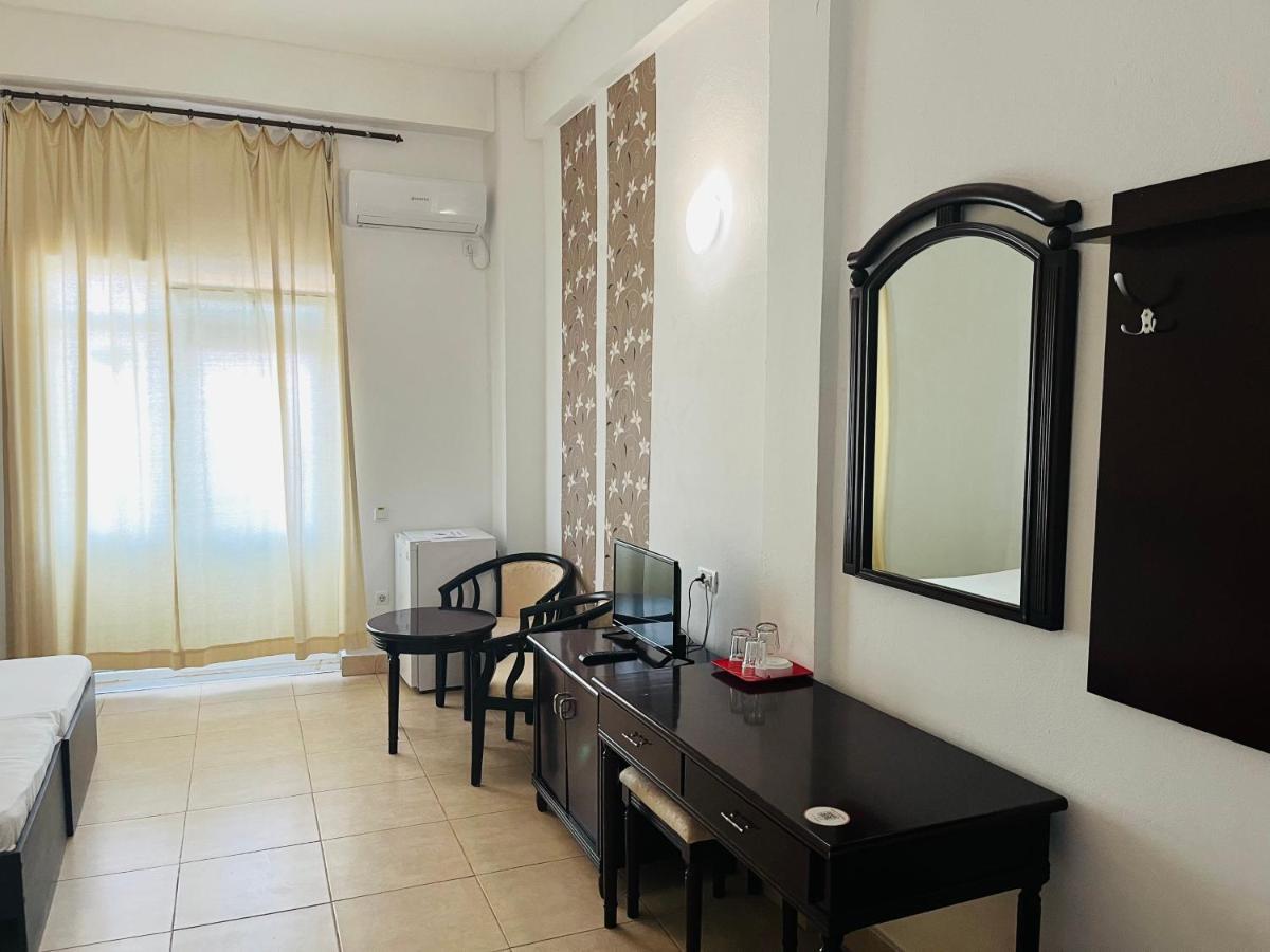 Perla BTT Hotel Costinesti Bagian luar foto