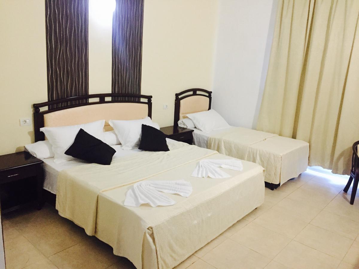 Perla BTT Hotel Costinesti Bagian luar foto